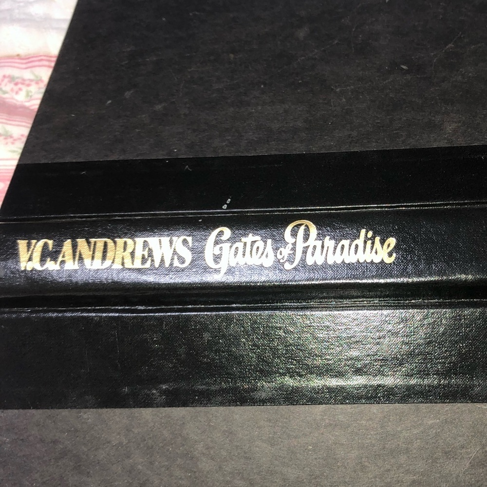VC Andrews 'Gates of Paradise' Hardcover Book